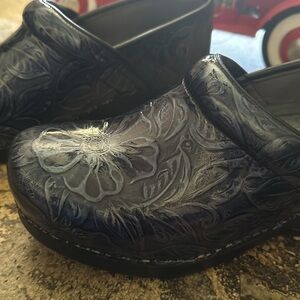 Blue Patient Floral DANSKO XP 39